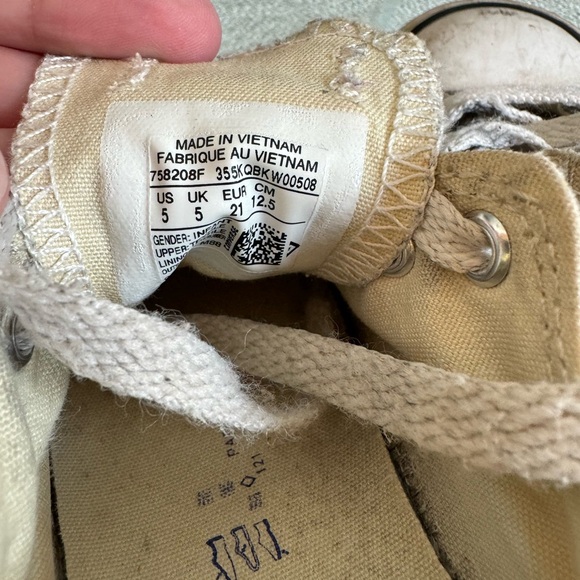 Toddler size 5 Converse shoe - Picture 7 of 8